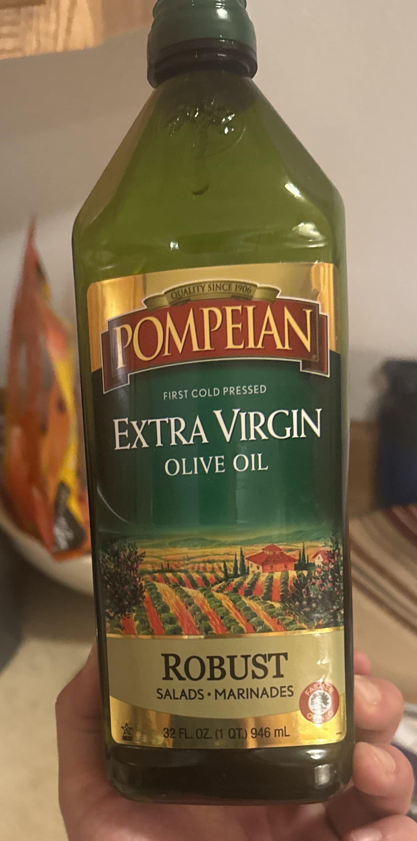 Pompeian Robust Extra Virgin Olive Oil packshot