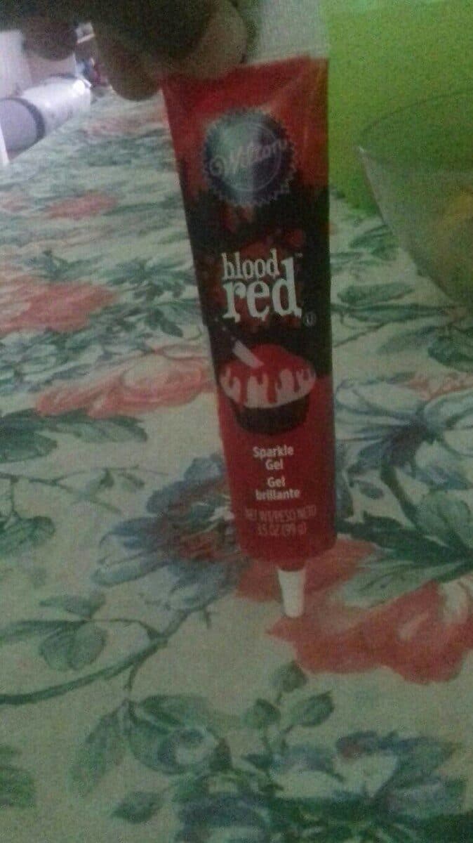 Wilton Blood red sparkle gel packshot