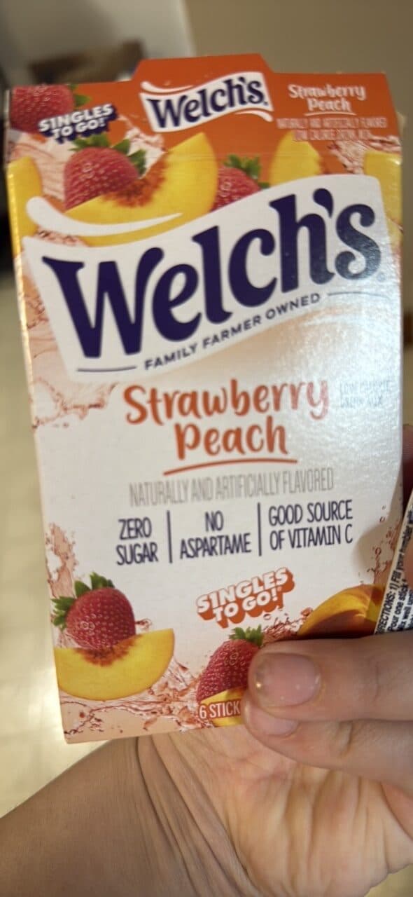 Welch's Strawberry Peach packshot