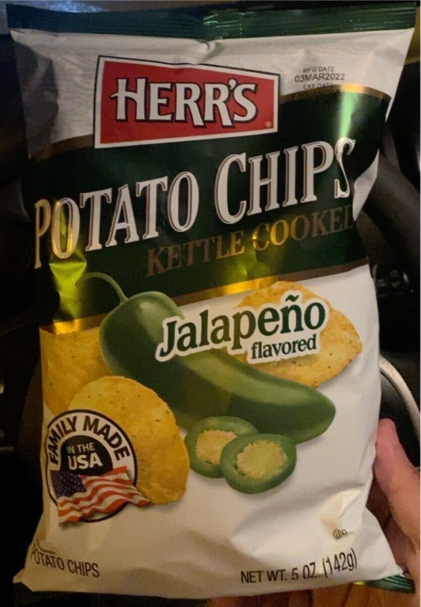 Herr's Potato chips kettle cooked jalapeño flavored packshot