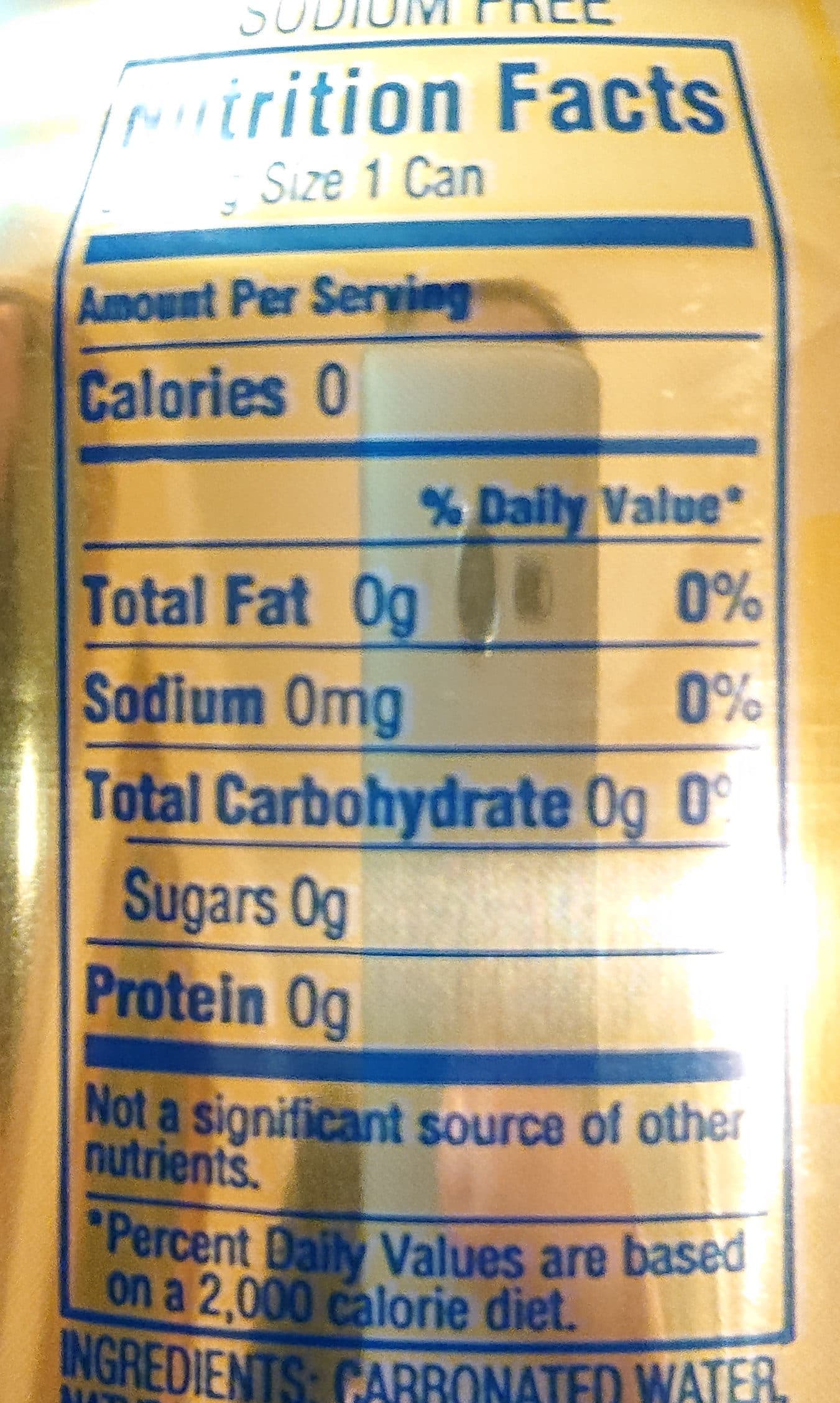 La croix water Naturally Essenced Lemon Sparkling Water packshot