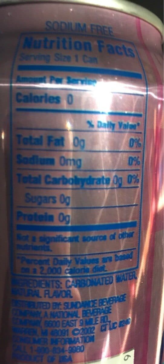 La Croix Naturally Essenced Berry Sparkling Water packshot