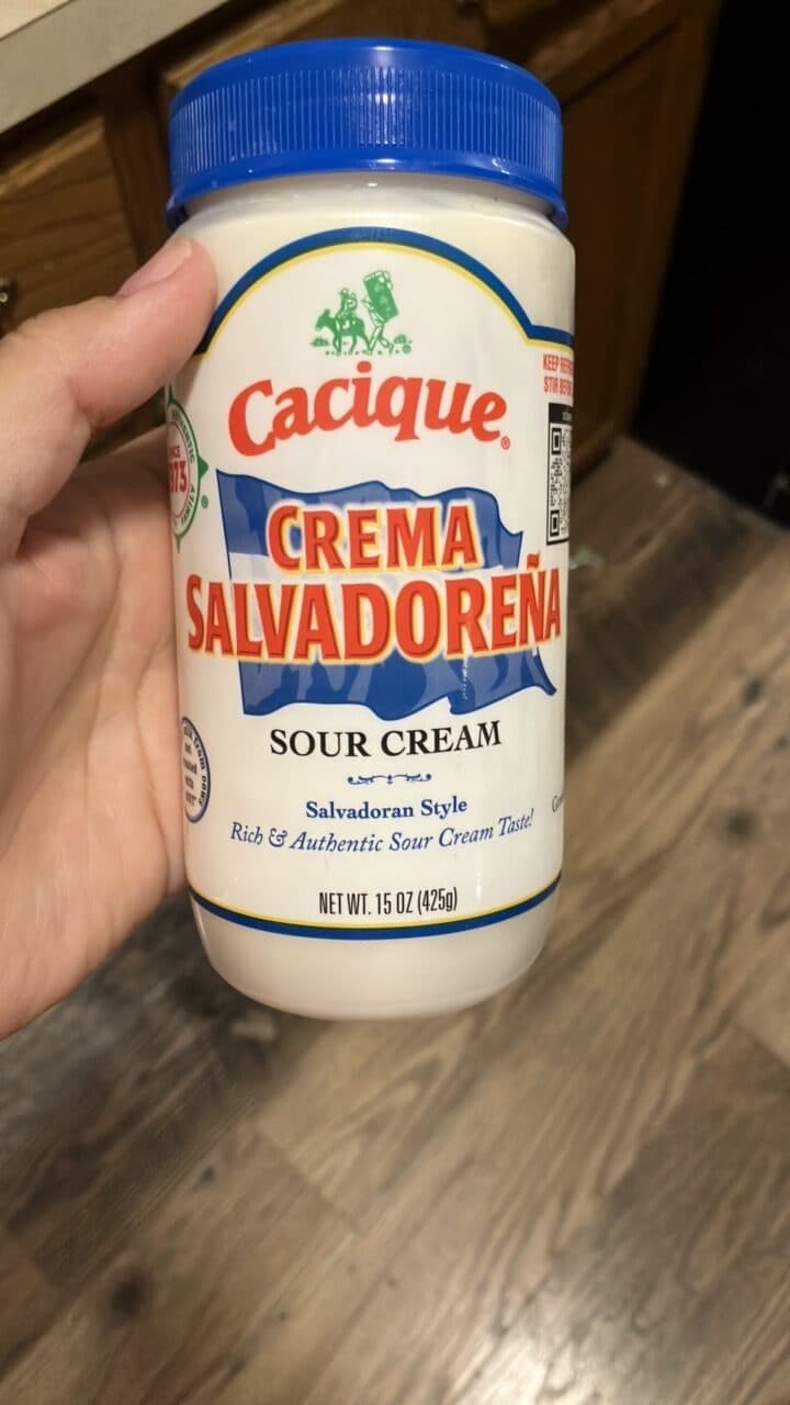 Cacique CREMA SALVADOREÑA Sour Cream packshot