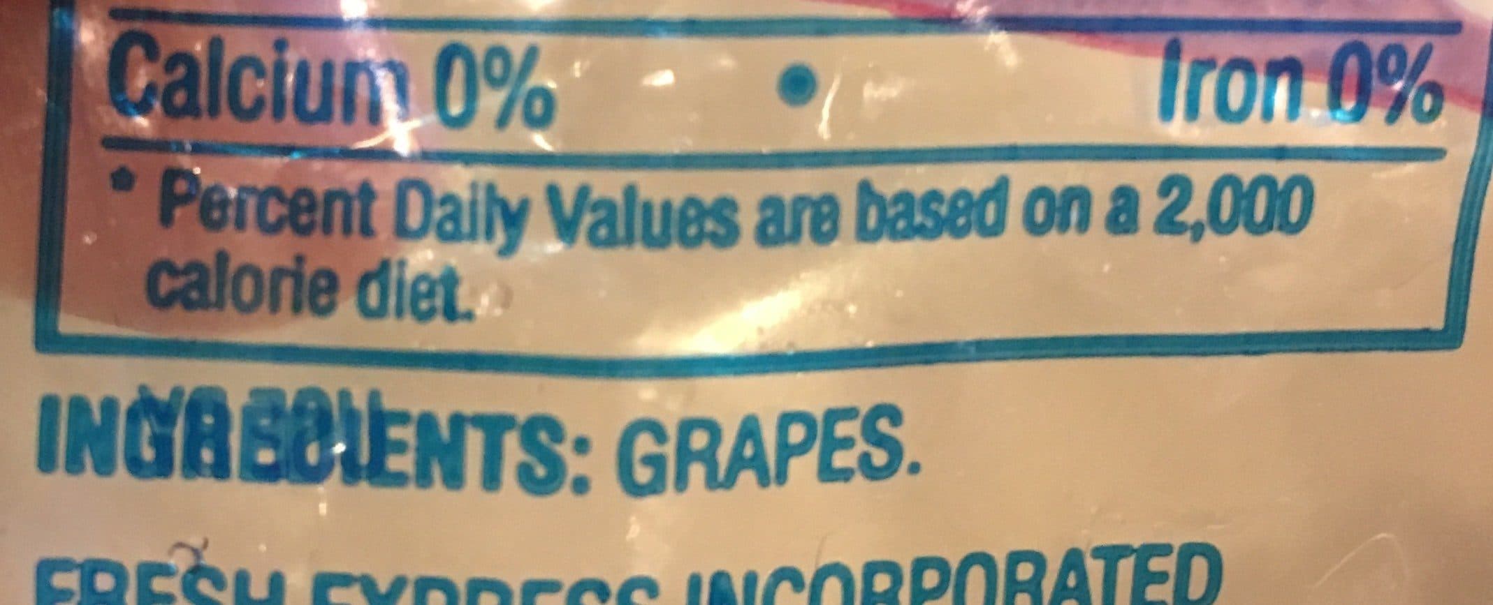 Chiquita Bites Sweet Red Grapes packshot