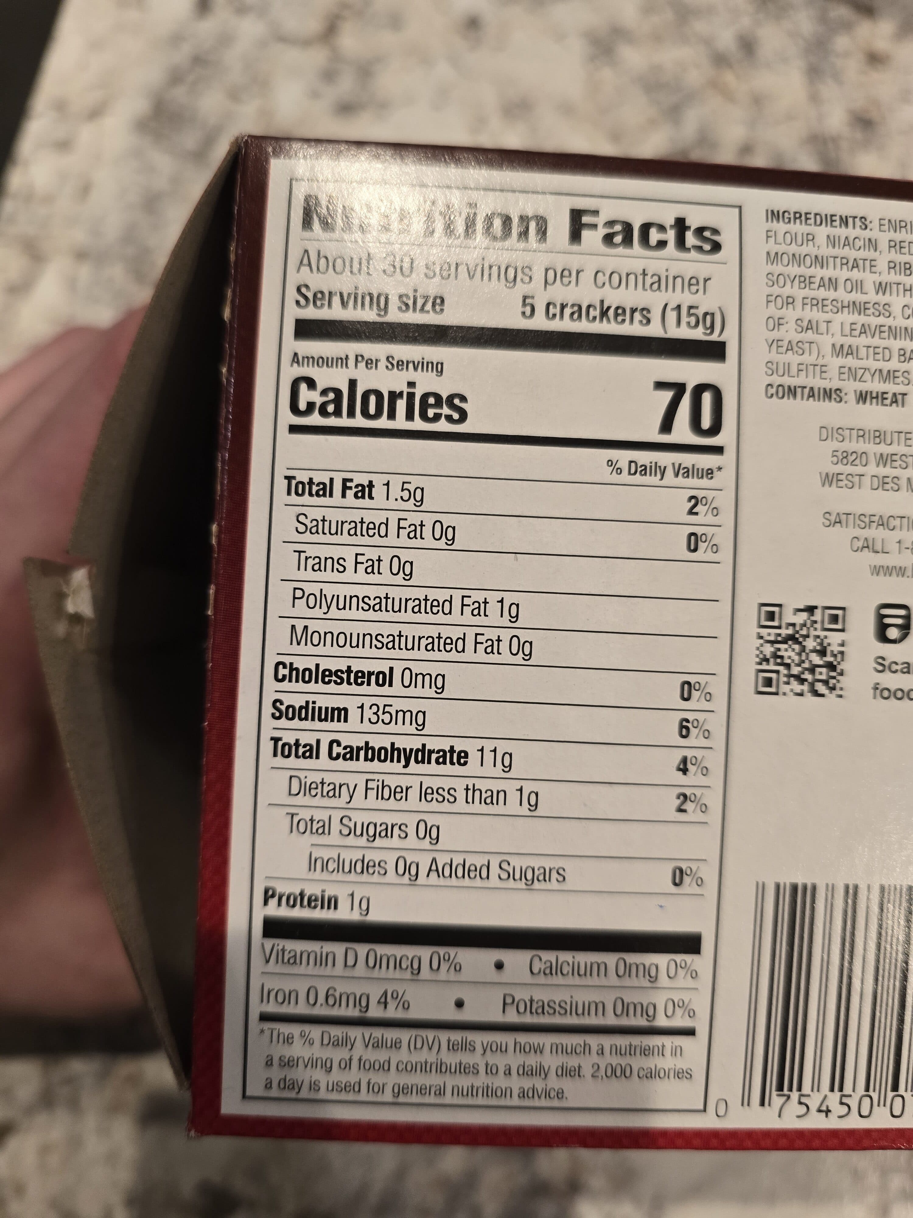 hyvee Saltine crackers, saltine packshot