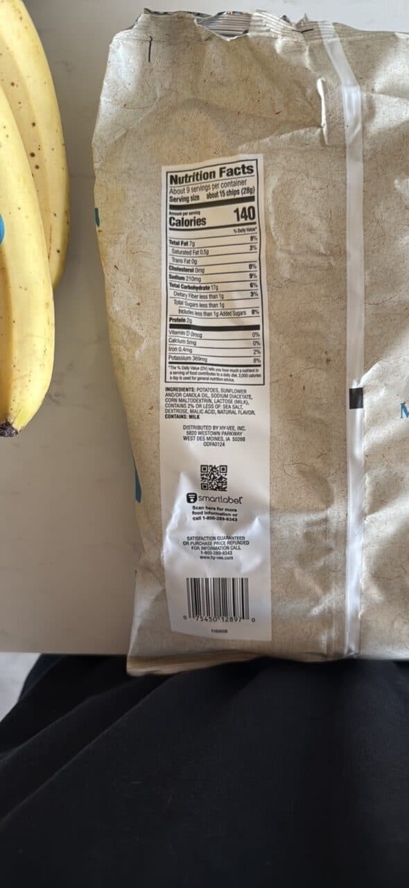 HyVee SEA SALT & MALT VINEGAR FLAVORED POTATO CHIPS packshot