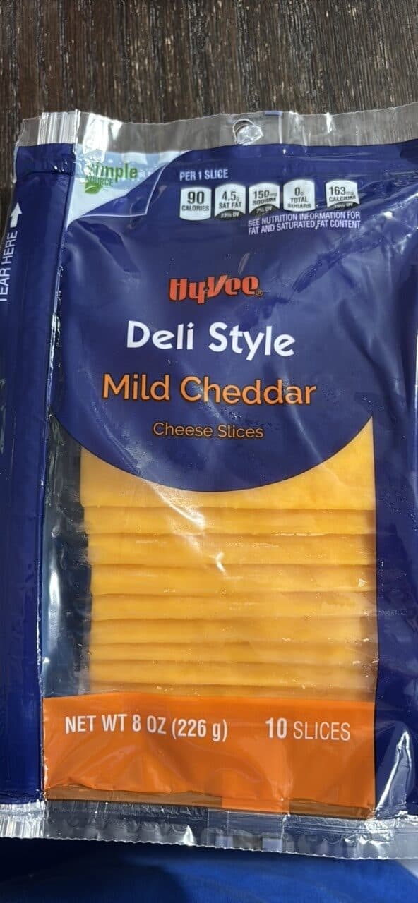 Hy-Vee Deli Style Mild Cheddar Cheese Slices packshot