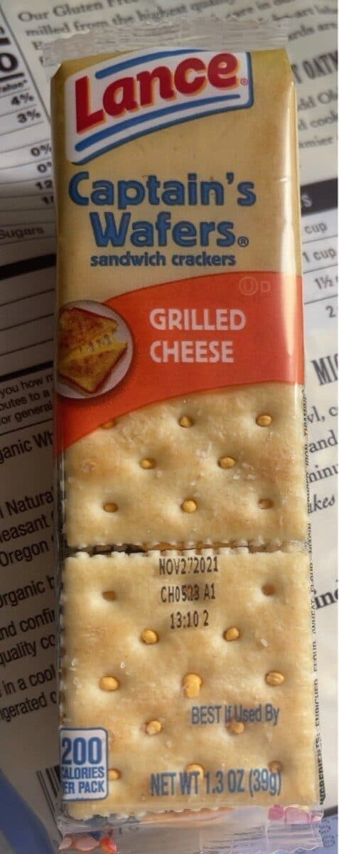 Lance Captain's Wafers sandwich crackers GRILLED CHEESE packshot