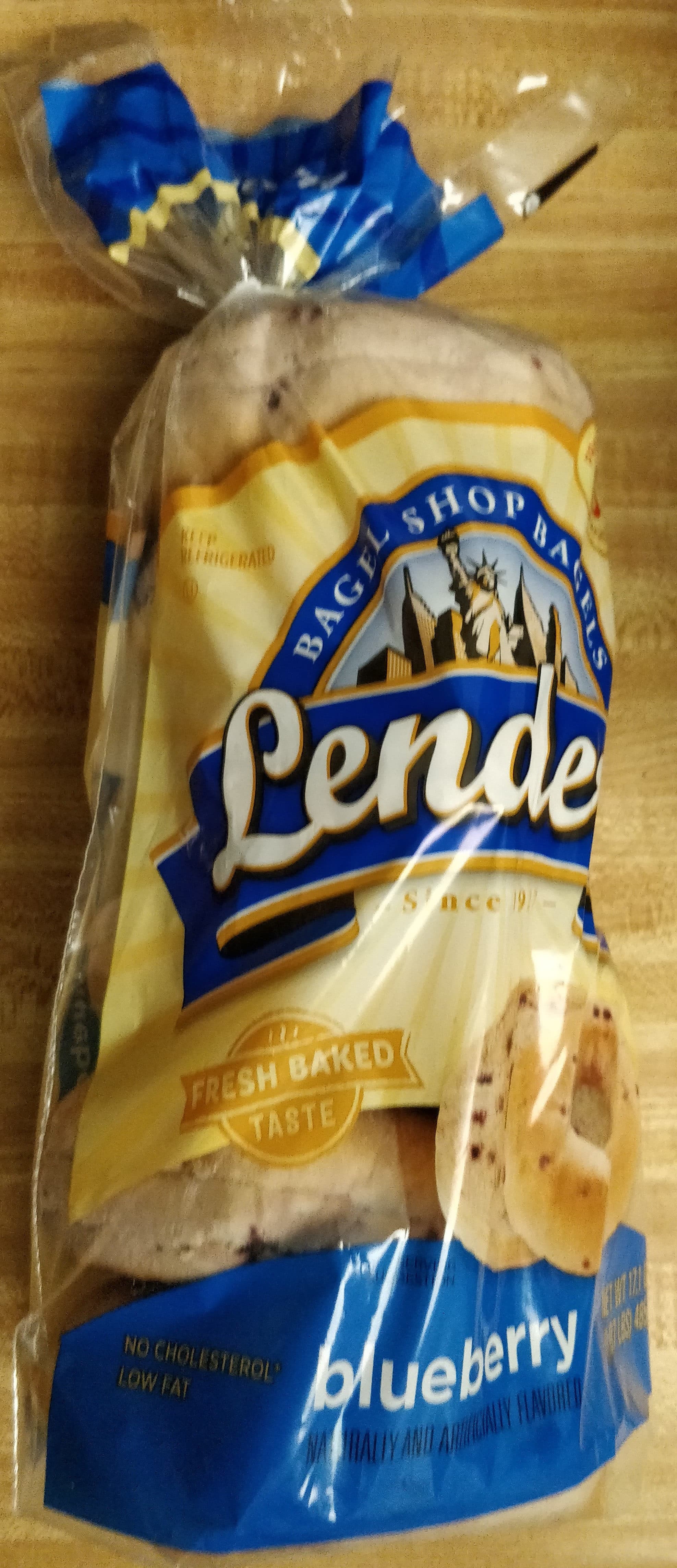 Reydel's blueberry bagels packshot