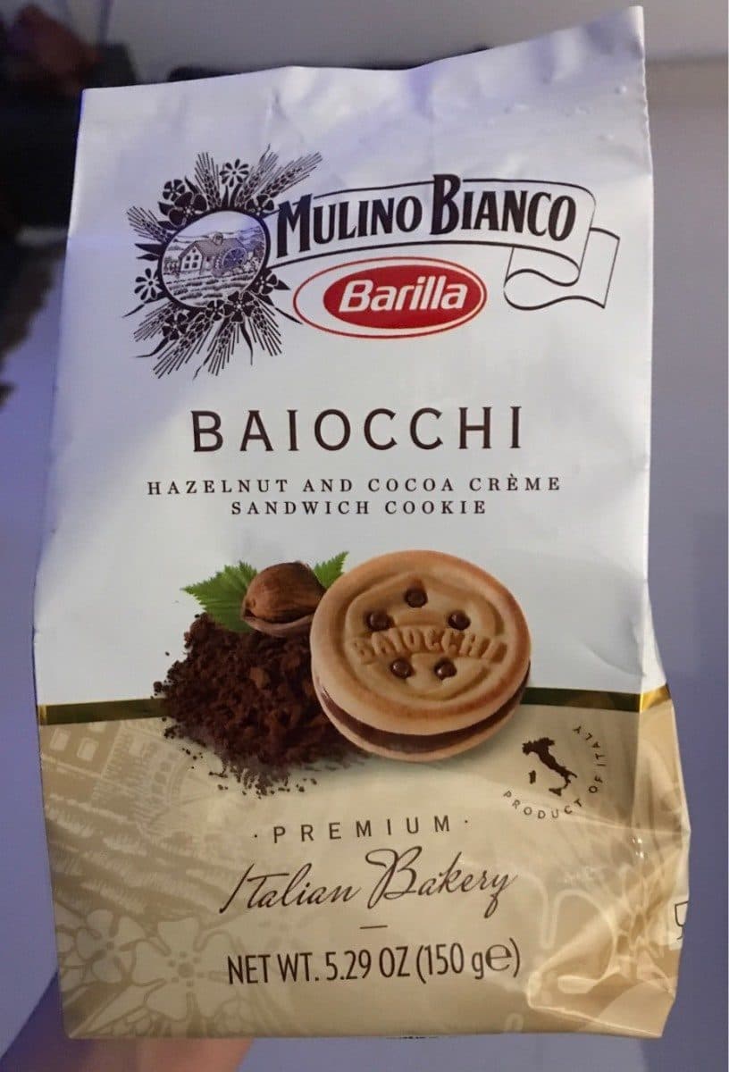 Mulino Bianco Hazelnut and coco creme sandwich cookie packshot