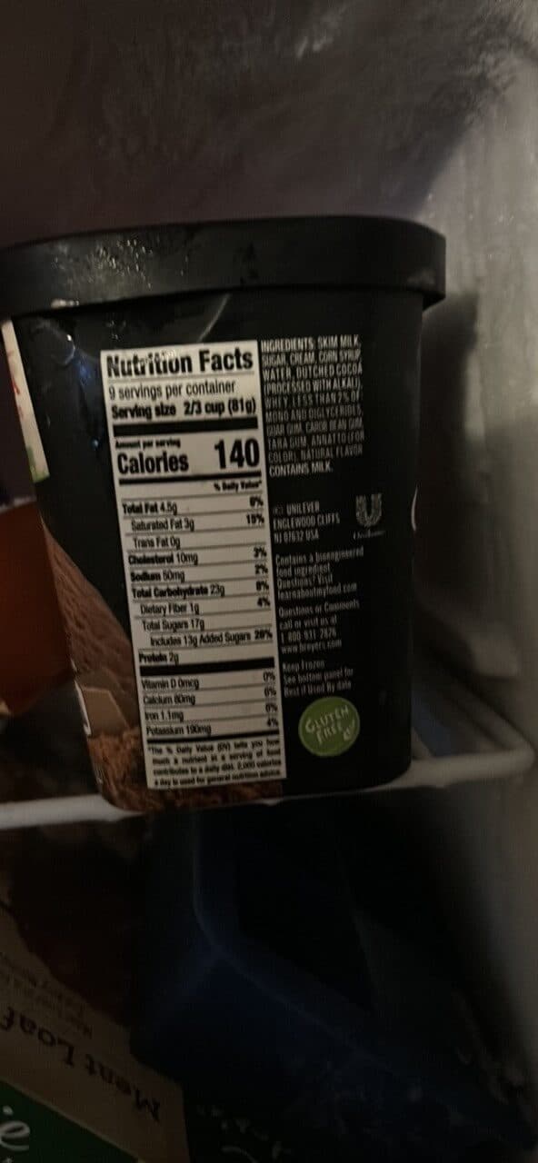 Breyers Breyers Extra Creamy Chocolate Frozen Dairy Dessert packshot