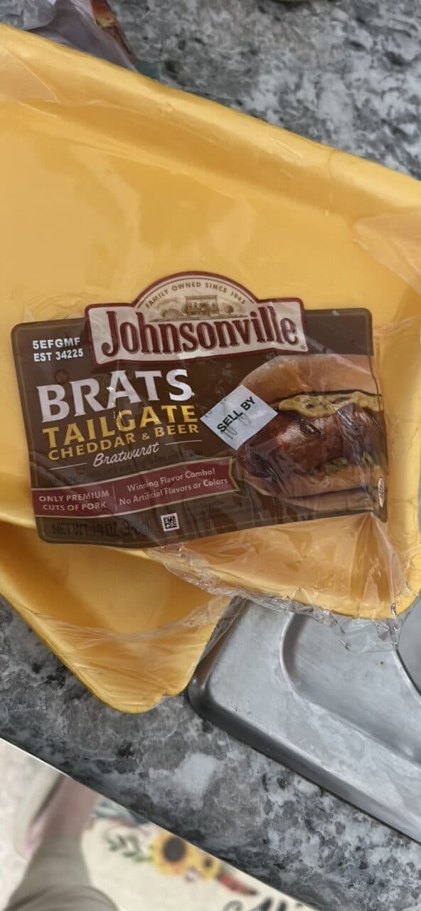 Johnsonville BRATS TAILGATE CHEDDAR & BEER Bratwurst packshot