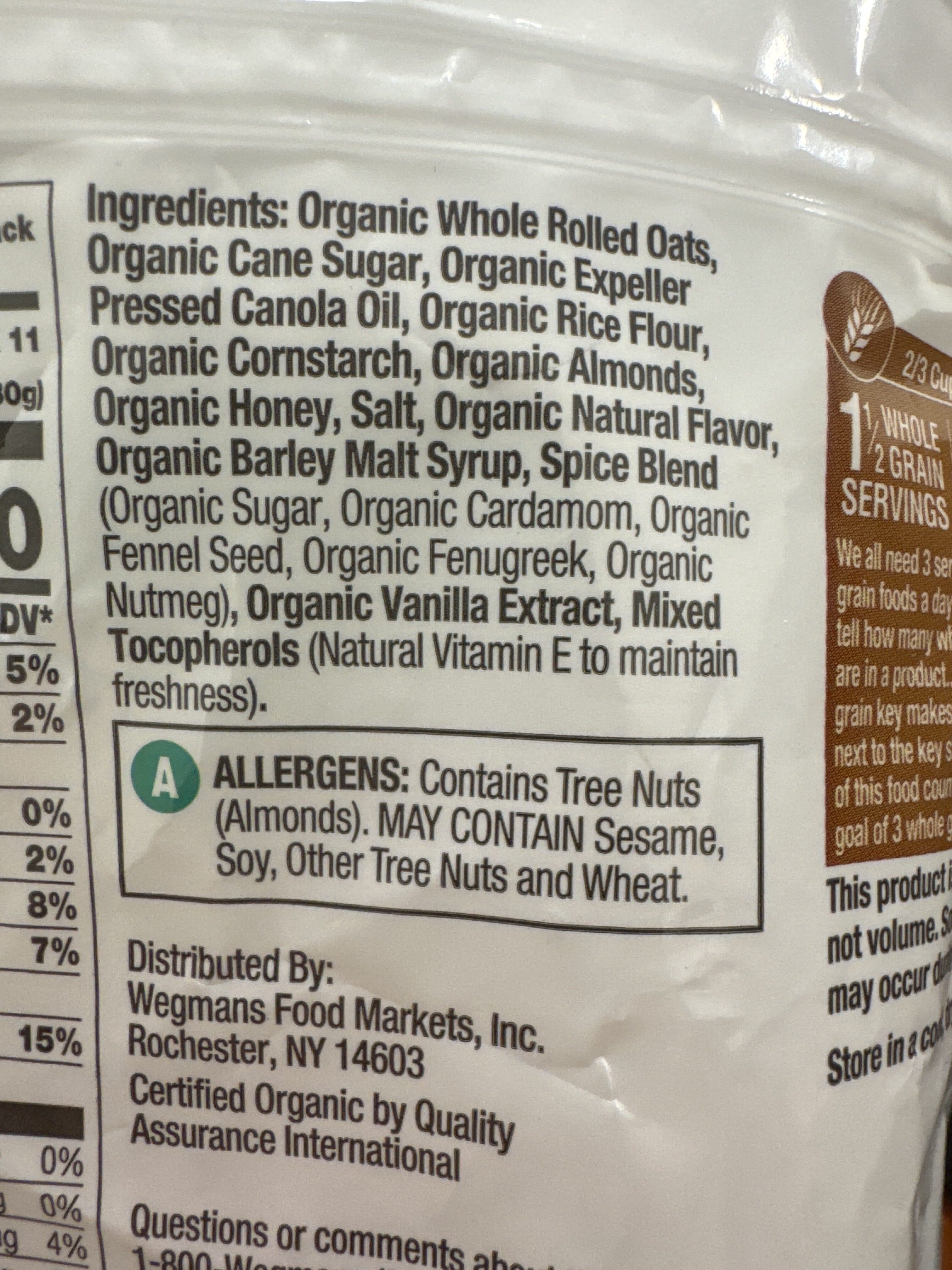 Wegmans Organic Vanilla & Almonds Granola packshot