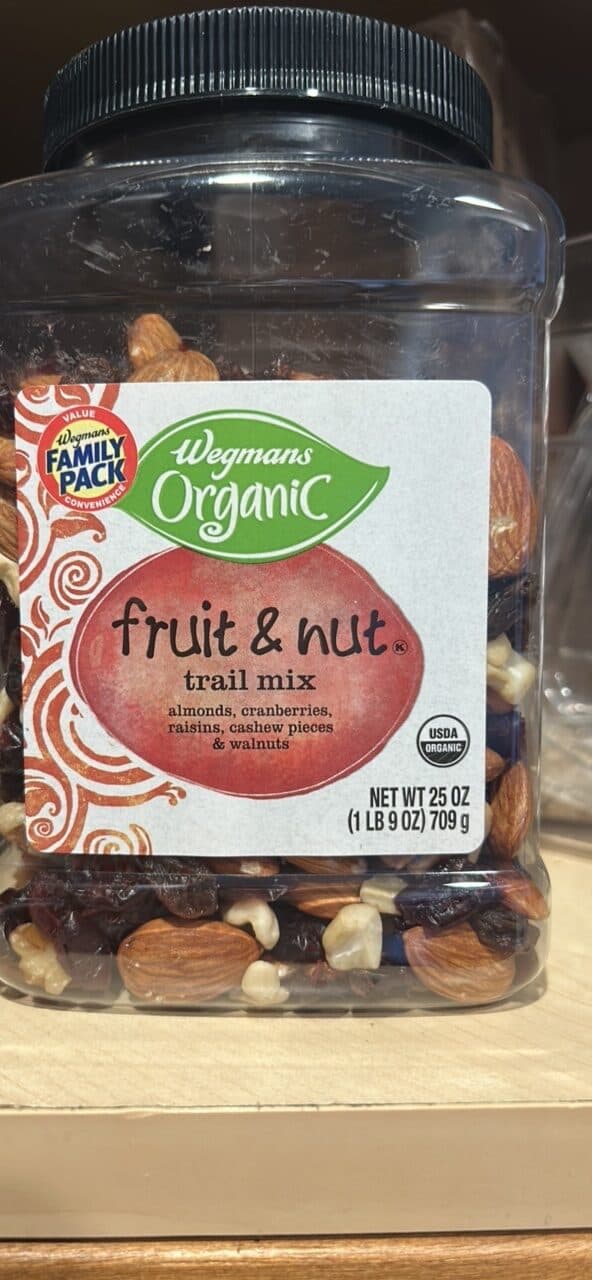 Wegmans Organic fruit & nut trail mix packshot