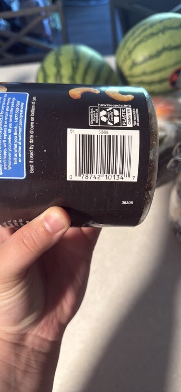 Great Value Deluxe Whole Cashews packshot