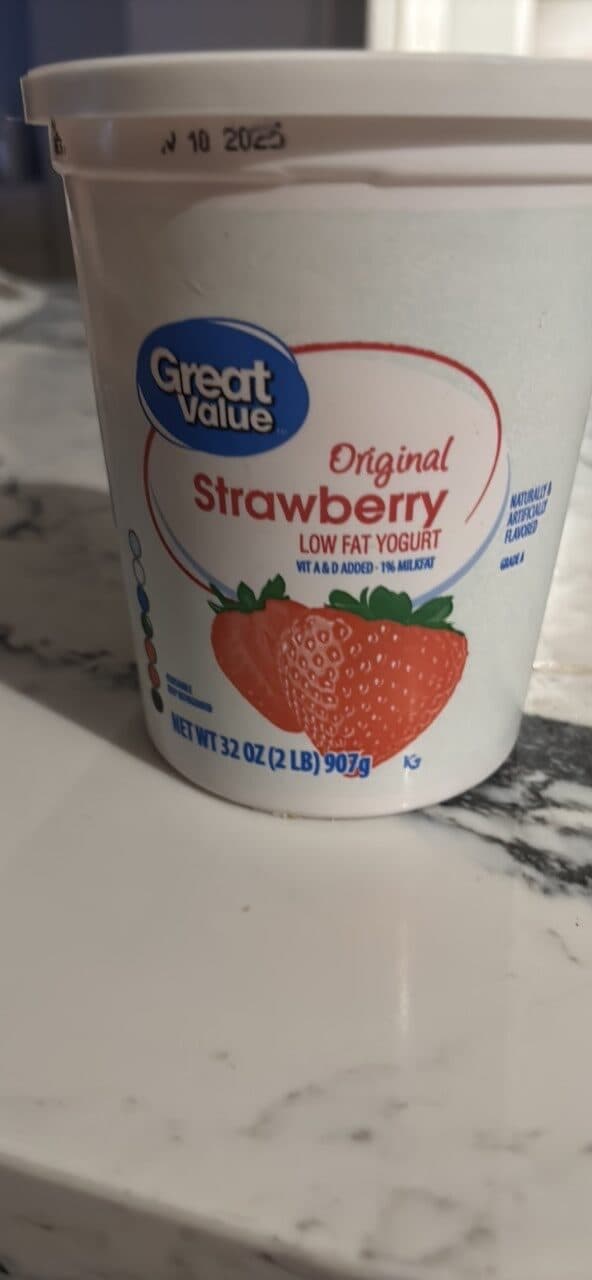 Great Value Original Strawberry Low Fat Yogurt packshot