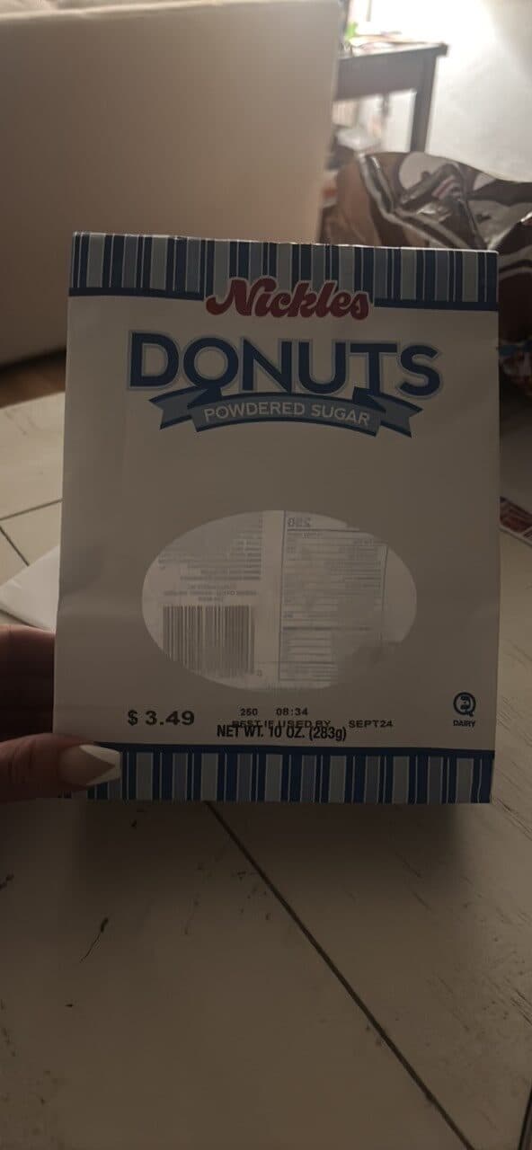 Nickles DONUTS POWDERED SUGAR packshot