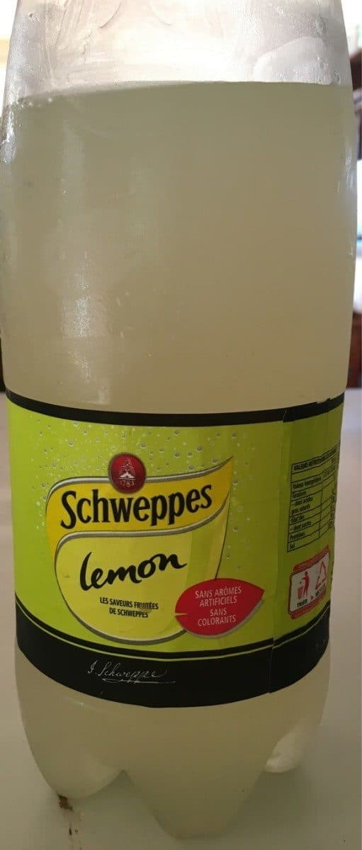 Schweppes Lemon packshot