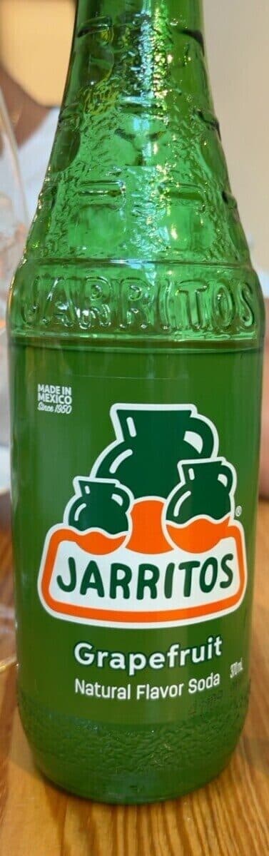 Jarritos Grapefruit soda packshot