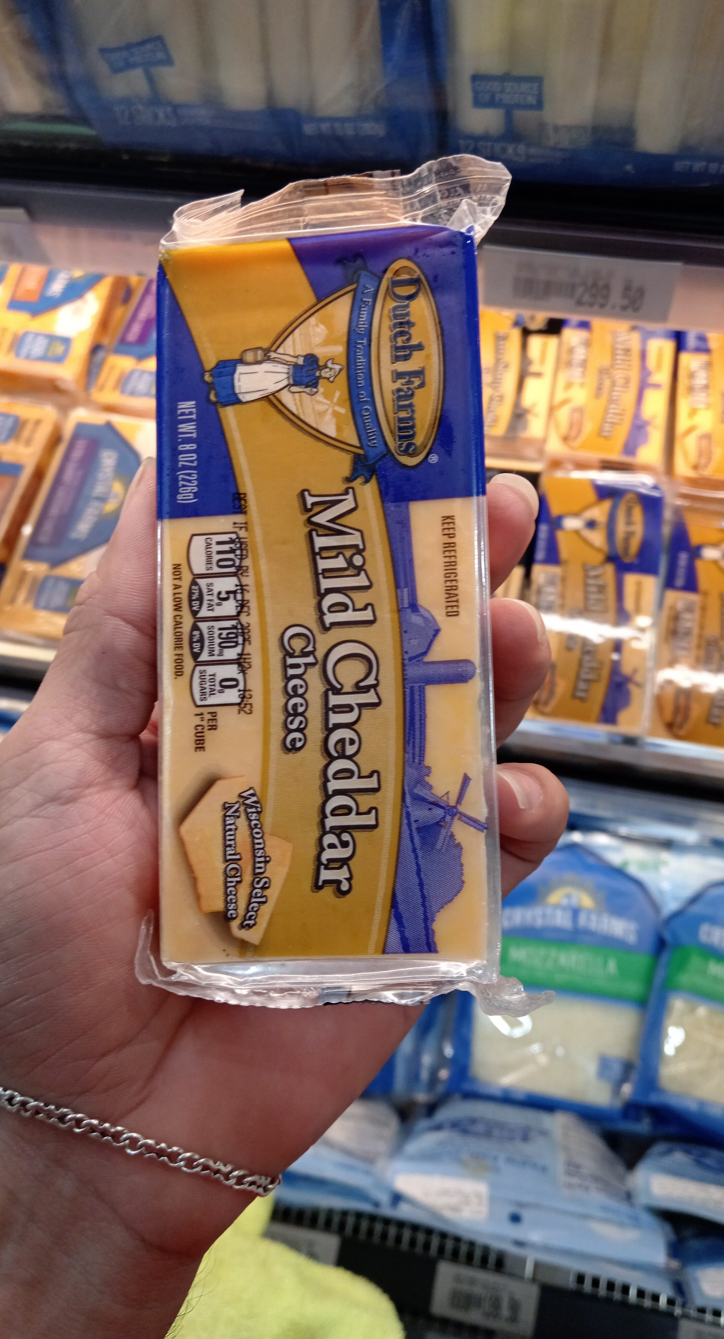 Dutch Farms Mild Cheddar Cheese packshot