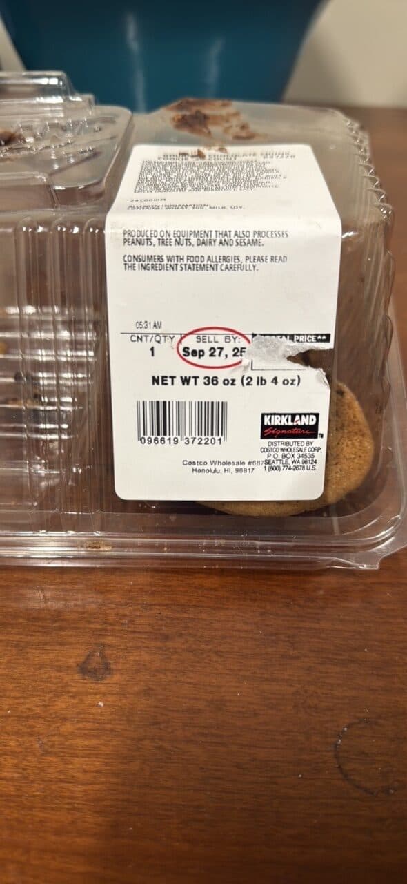 Kirkland Signature Kirkland Signature Gourmet Chocolate Chunk Cookies packshot