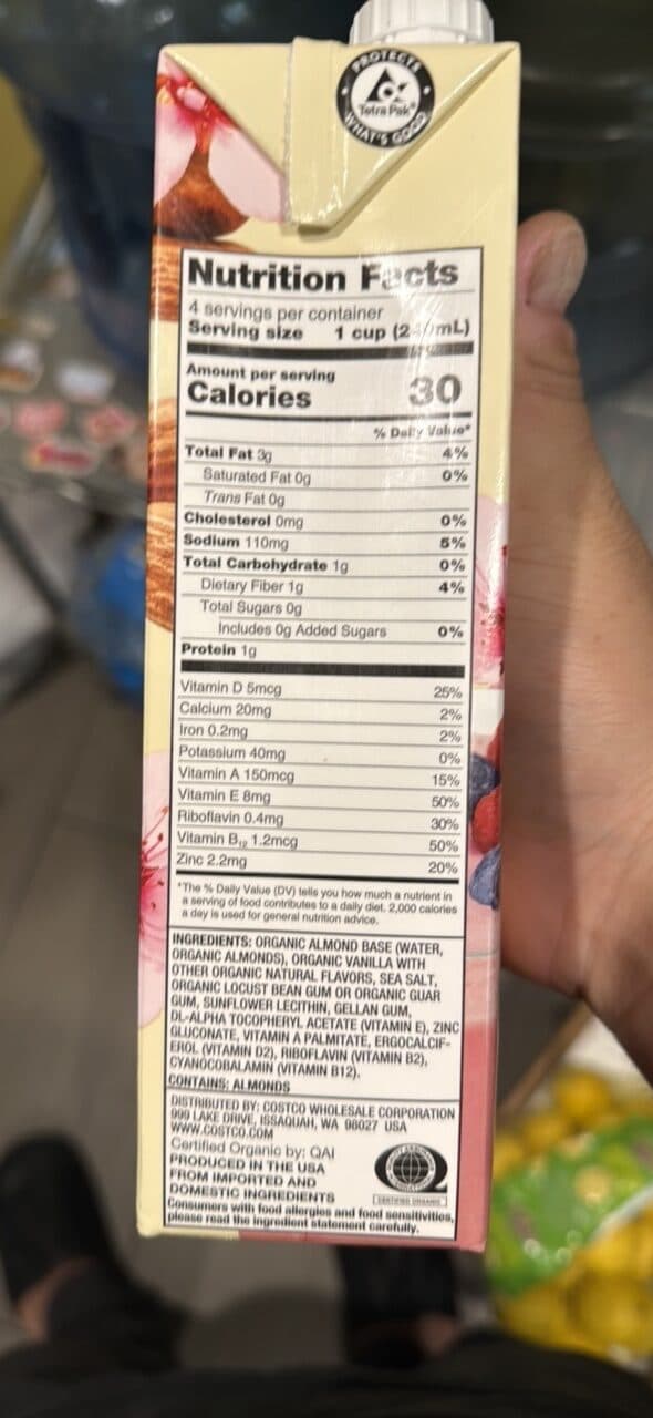 Kirkland Signature Organic Unsweetened Almond Non-Dairy Beverage Vanilla packshot