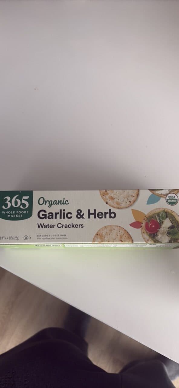 365 Whole Foods Market Garlic & Herb Water Crackers packshot