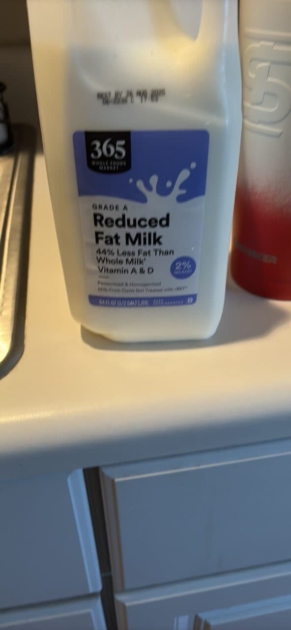 365 Whole Foods Market Reduced Fat Milk packshot