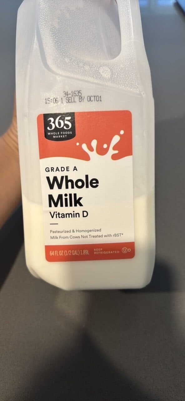 365 WHOLE FOODS MARKET Whole Milk packshot