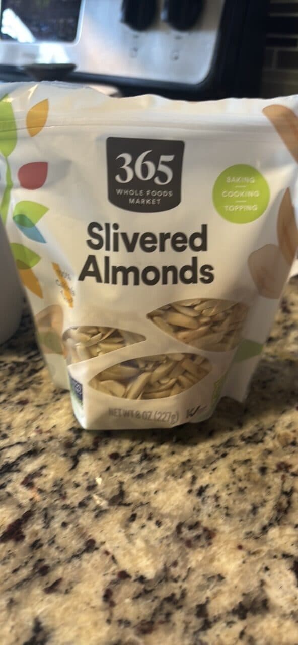365 Whole Foods Market Slivered Almonds packshot