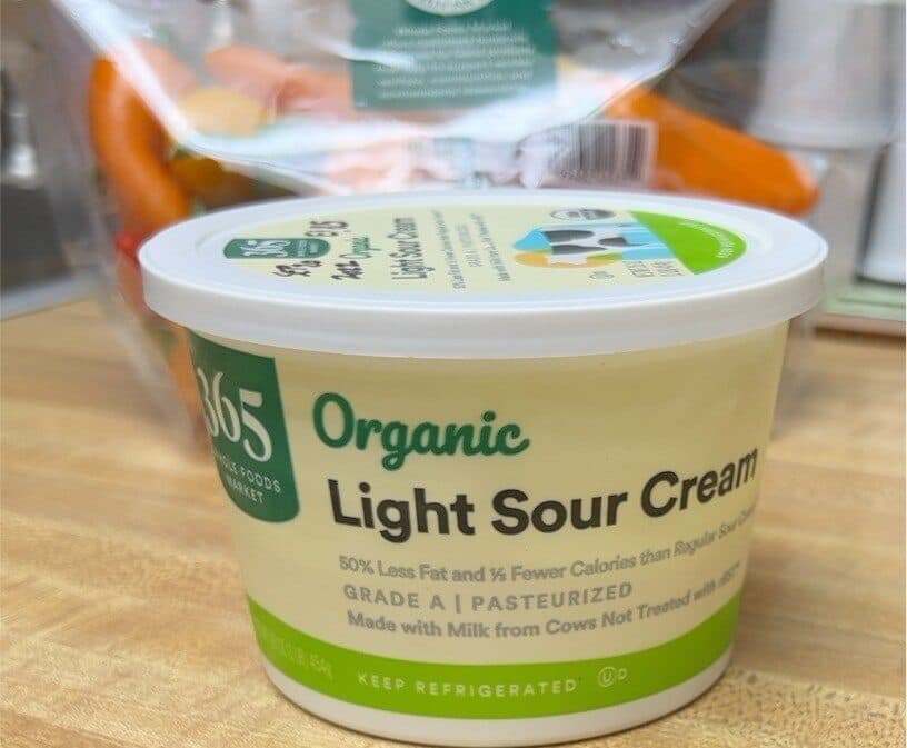 365 Organic Light Sour Cream packshot
