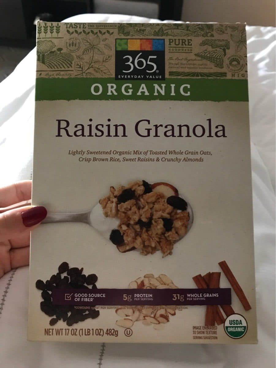 365 Everyday Value 365 everyday value, raisin granola, lightly sweetened organic mix of toasted whole grain oats, crisp brown rice, sweet raisins & crunchy almonds packshot