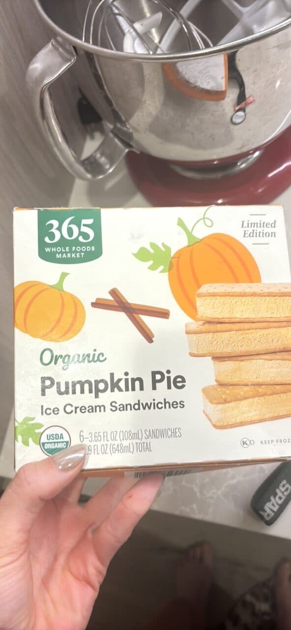 365 Whole Foods Market Organic Pumpkin Pie Ice Cream Sandwiches packshot