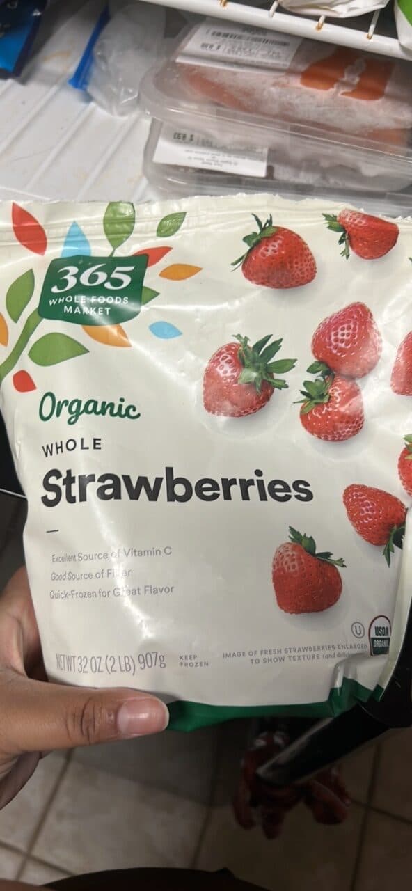 365 Whole Foods Market Organic Whole Strawberries packshot