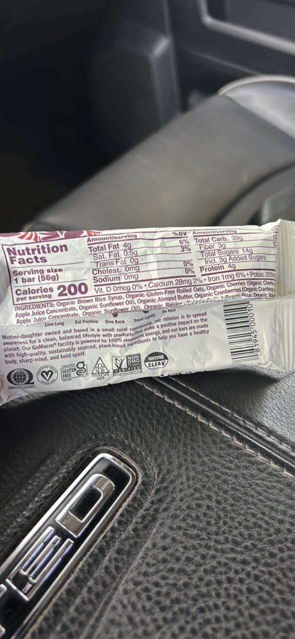 gomacro MACROBAR sunny uplift cherries + berries packshot