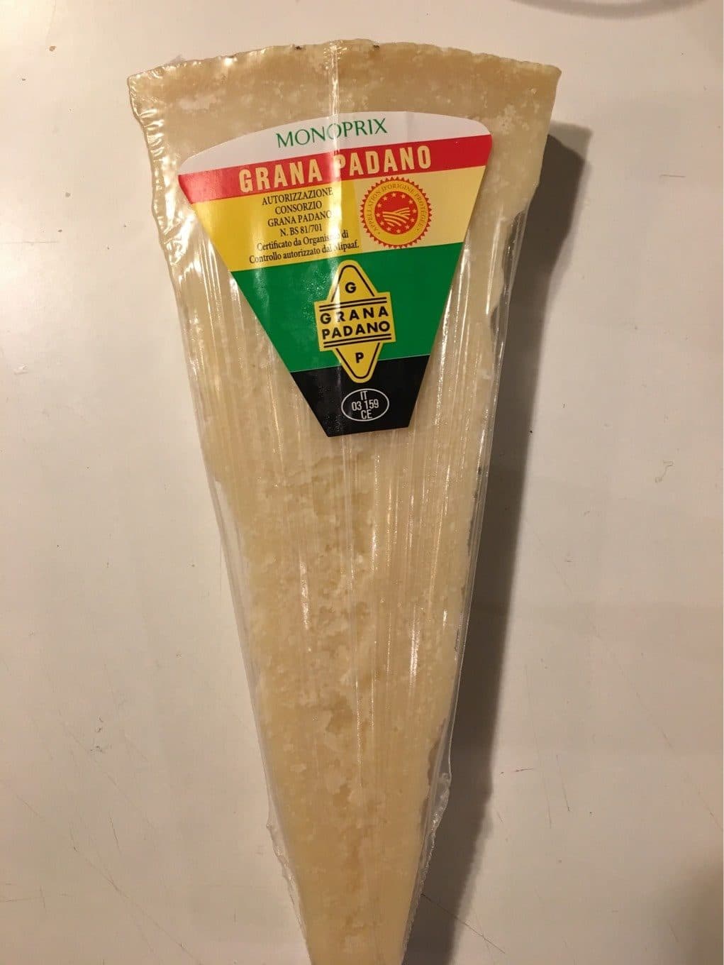 Monoprix Grana Padano AOP packshot