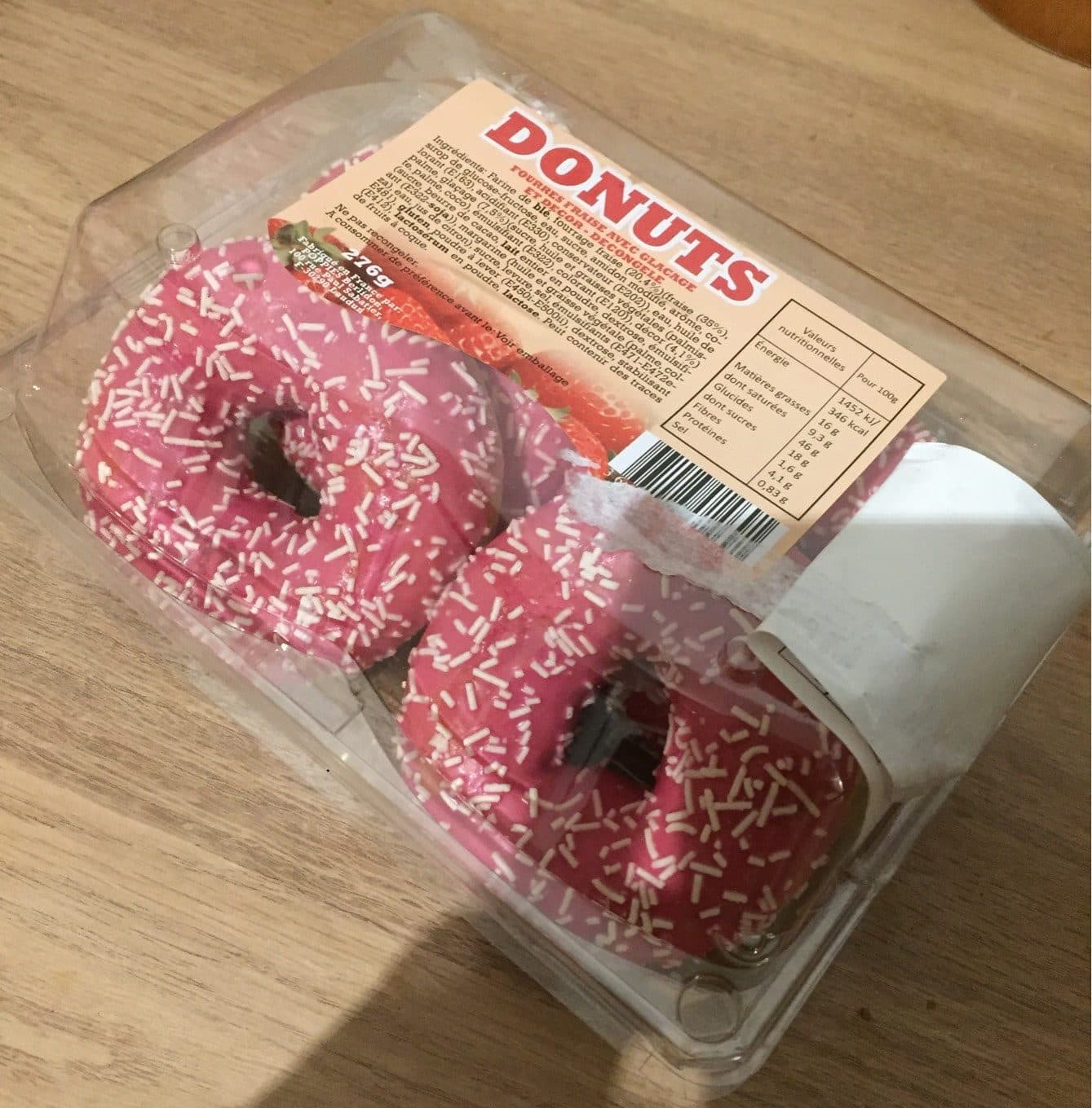 Poppies Donuts fourrés fraise avec glaçage et décor packshot