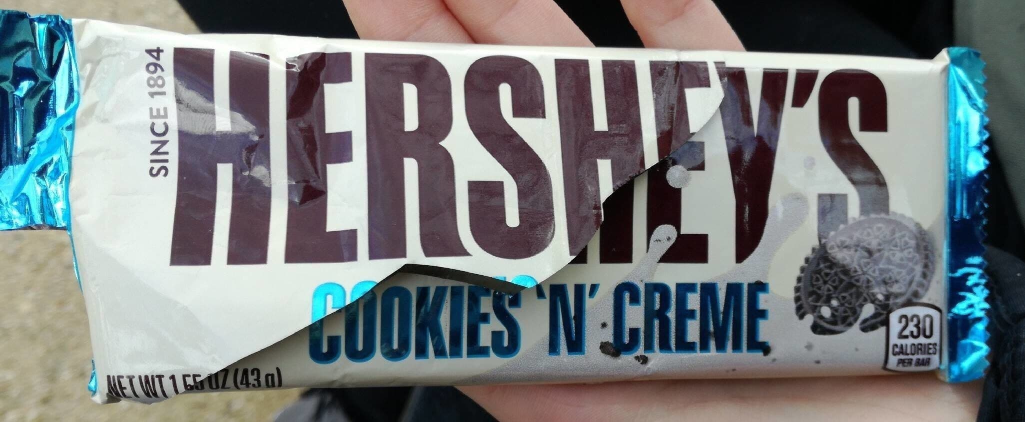 Hershey's Hershey's cookies 'N' creme packshot