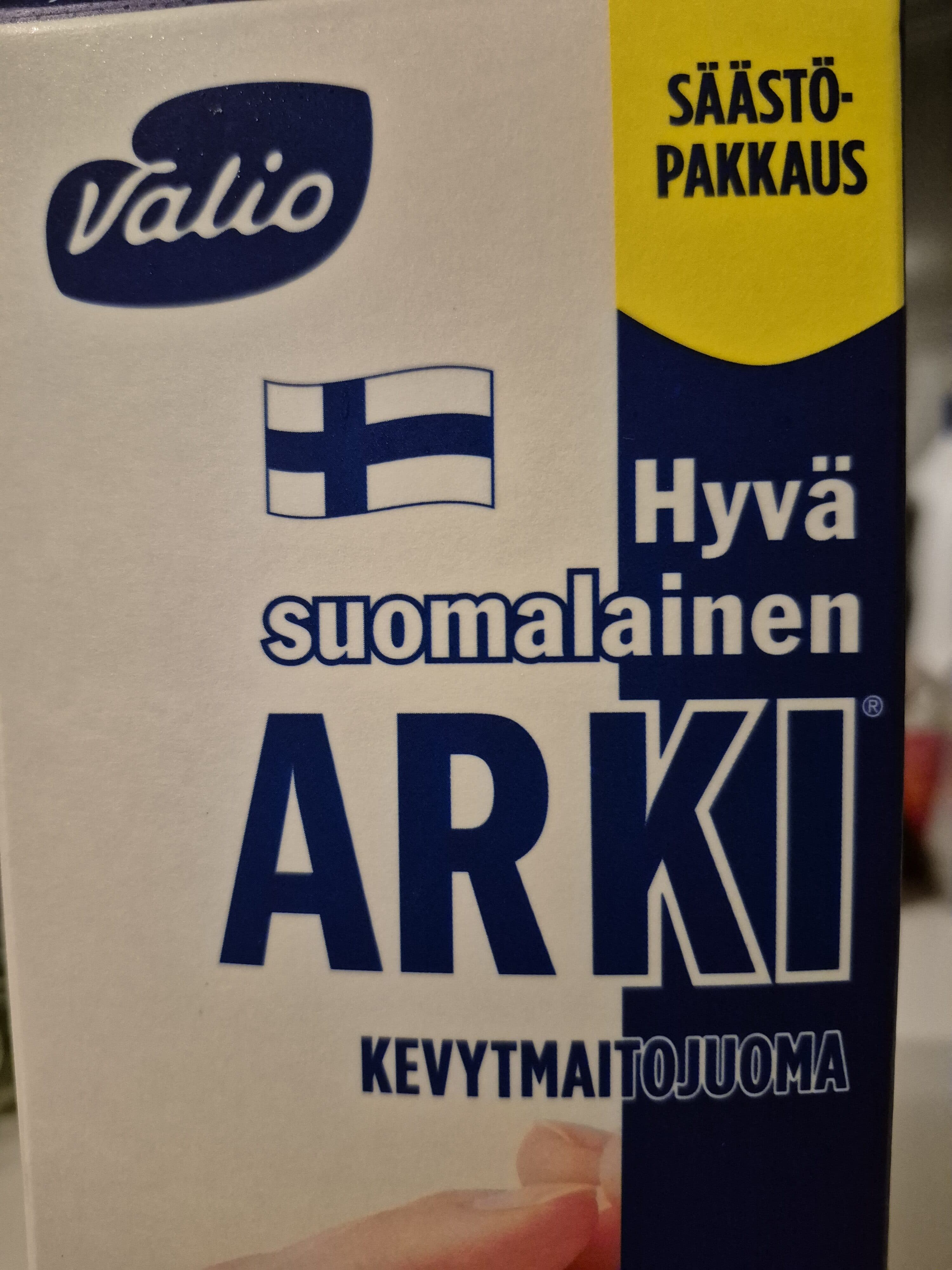 Valio Kevyt maito packshot