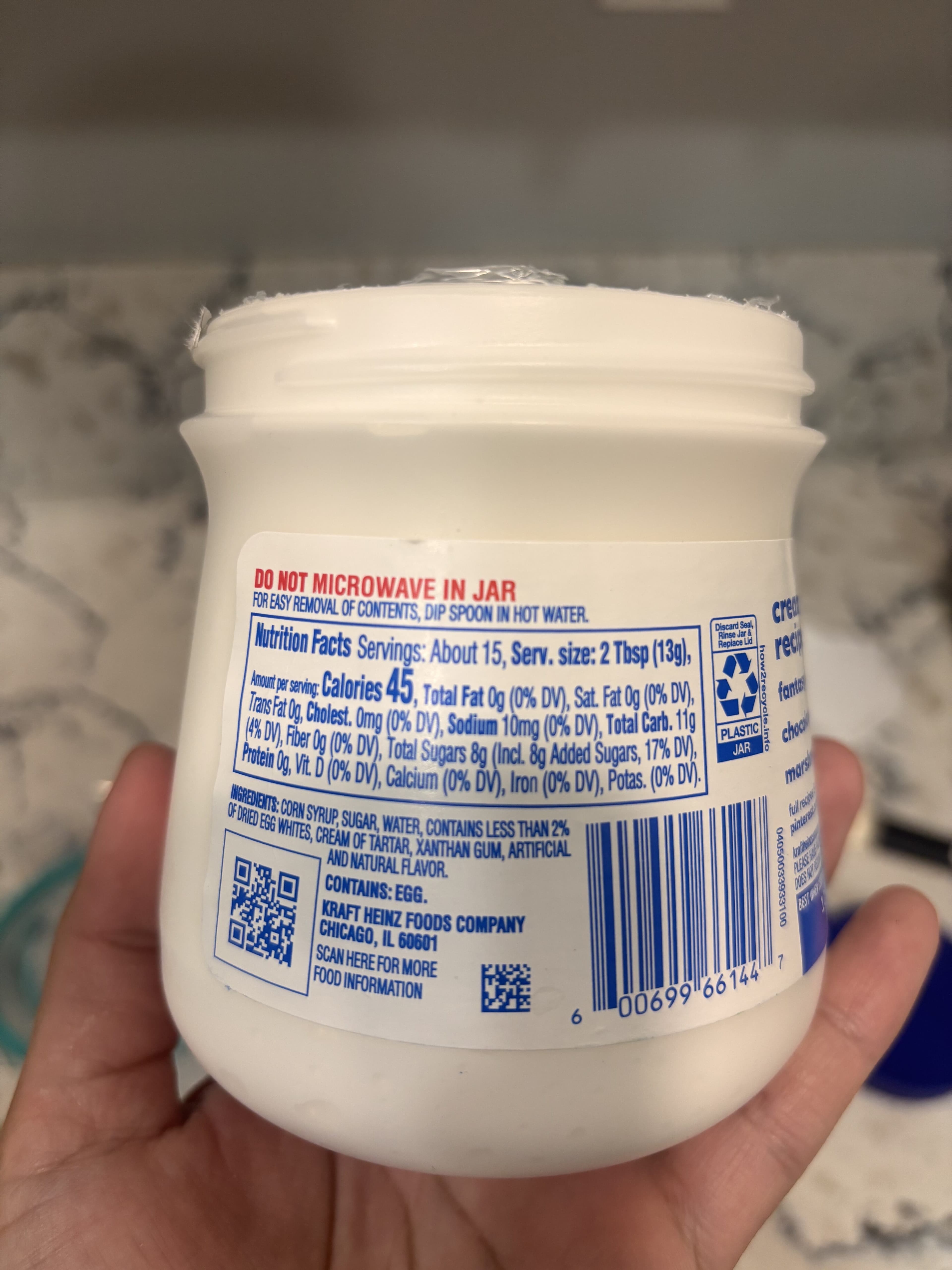 Jet-Puffed marshmallow creme packshot