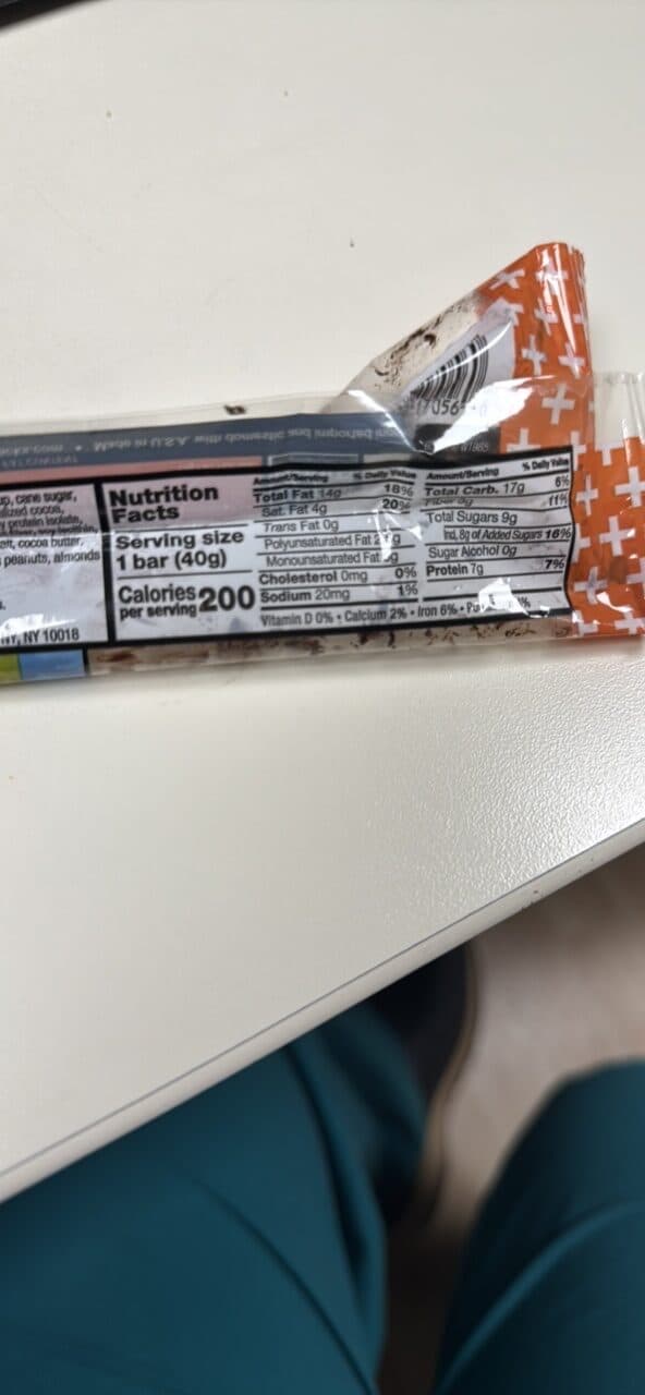 KIND Peanut Butter Dark Chocolate packshot