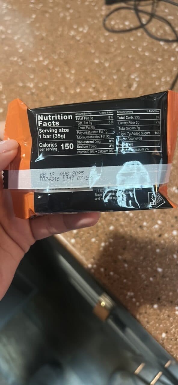 KIND Peanut Butter Dark Chocolate packshot