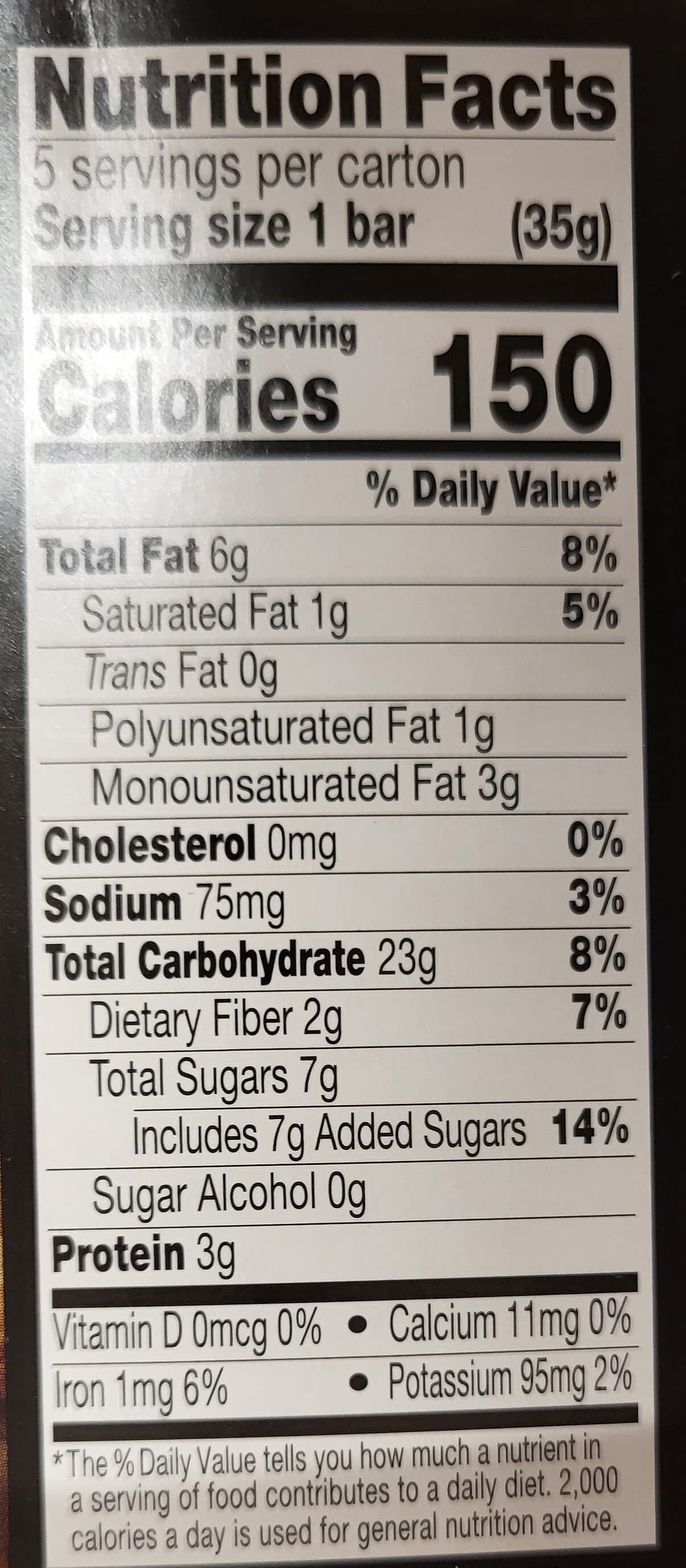 Kind Kind Healthy Grains Peanut Butter Dark Chocolate packshot