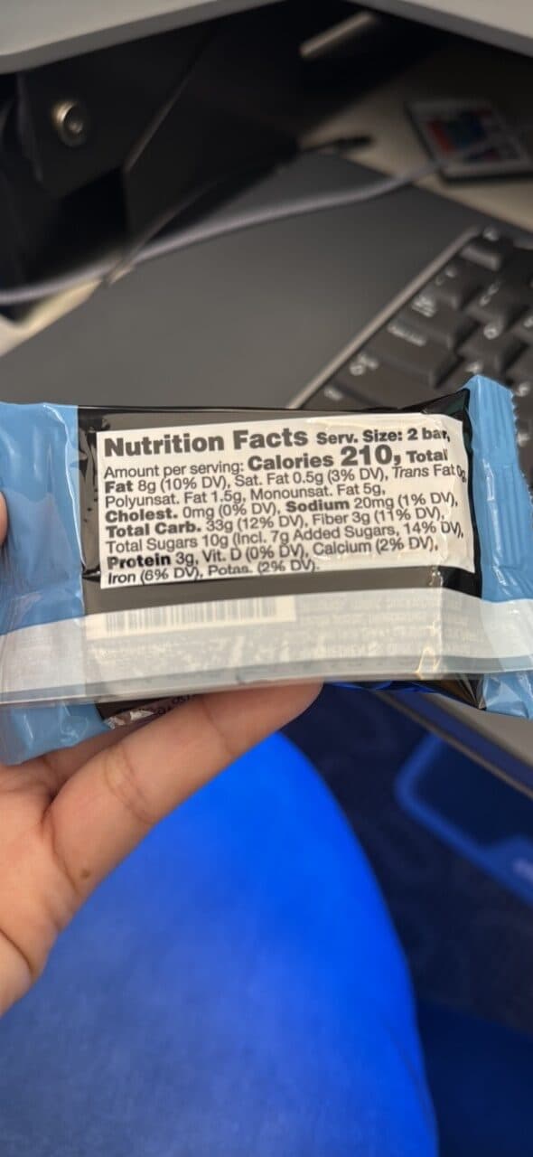 KIND Blueberry Almond Breakfast Bars packshot