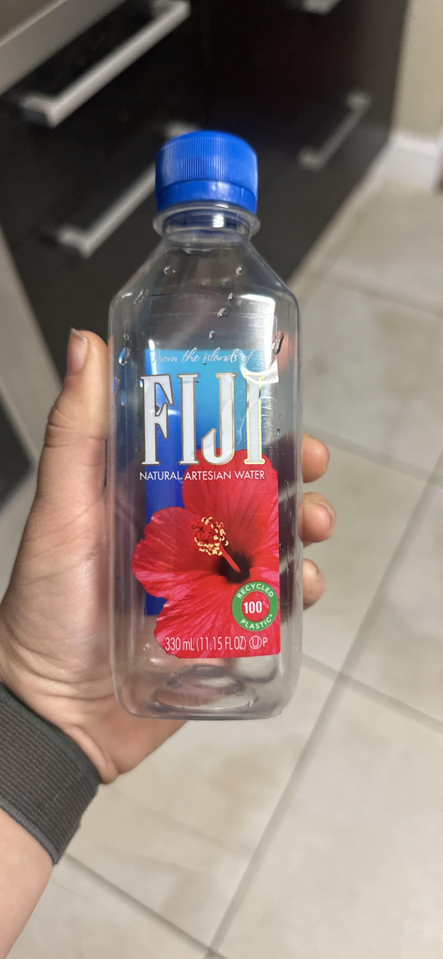 FIJI Fiji natural artesian water packshot