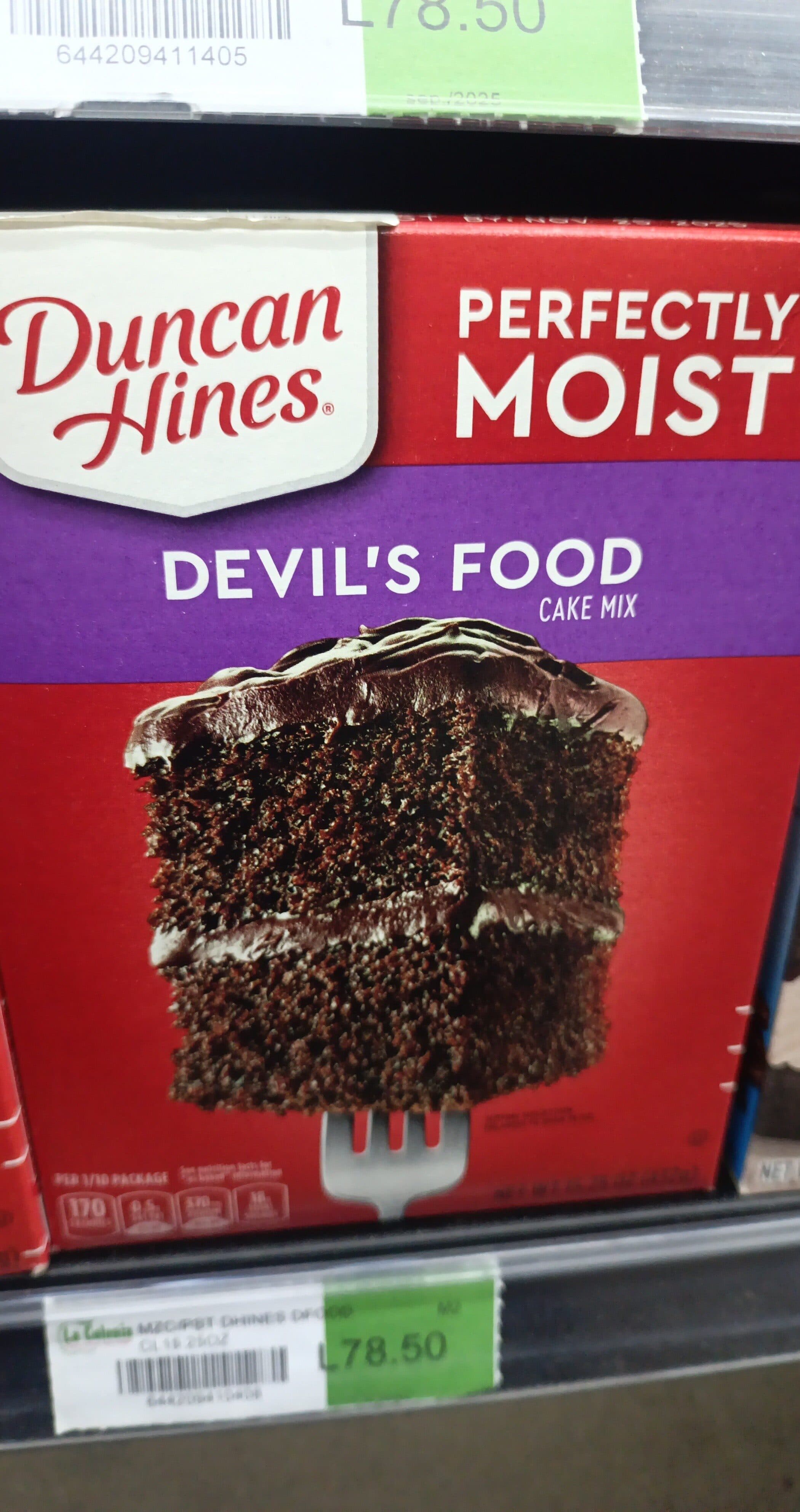 Duncan Hines Classic cake mix devil's food packshot