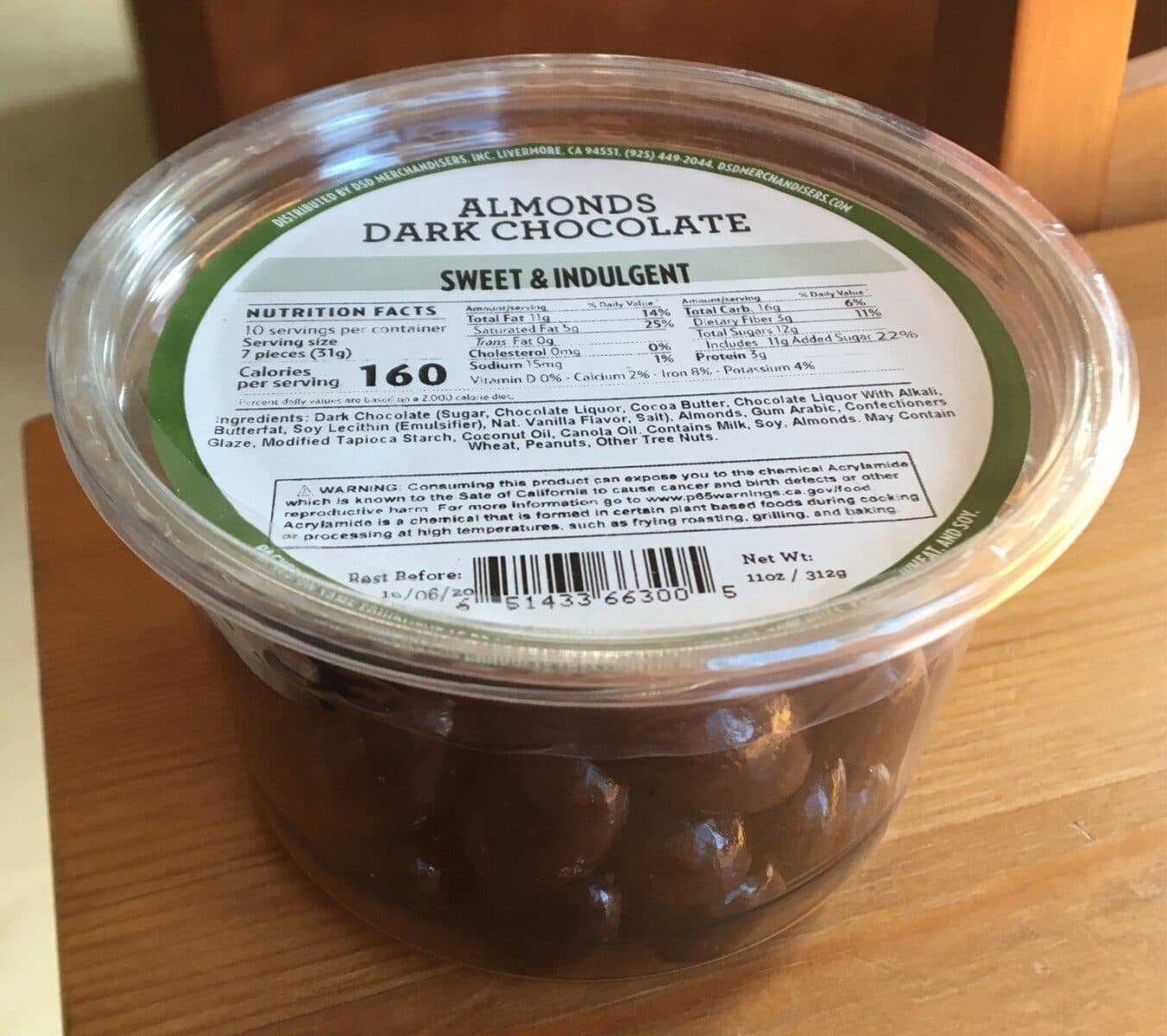 Sunny Select Dark Chocolate Almonds packshot