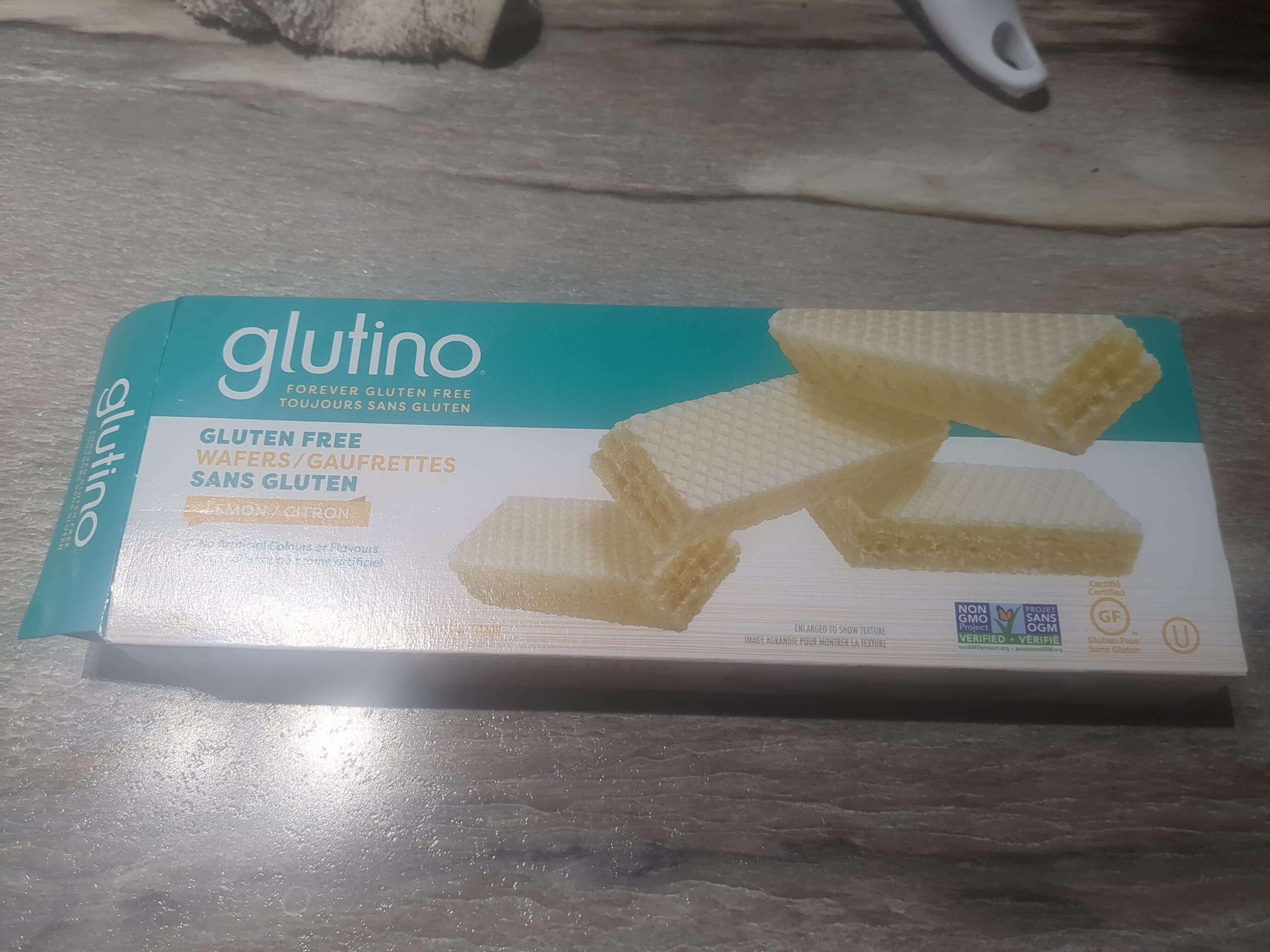 Glutino Lemon Flavored Wafers packshot