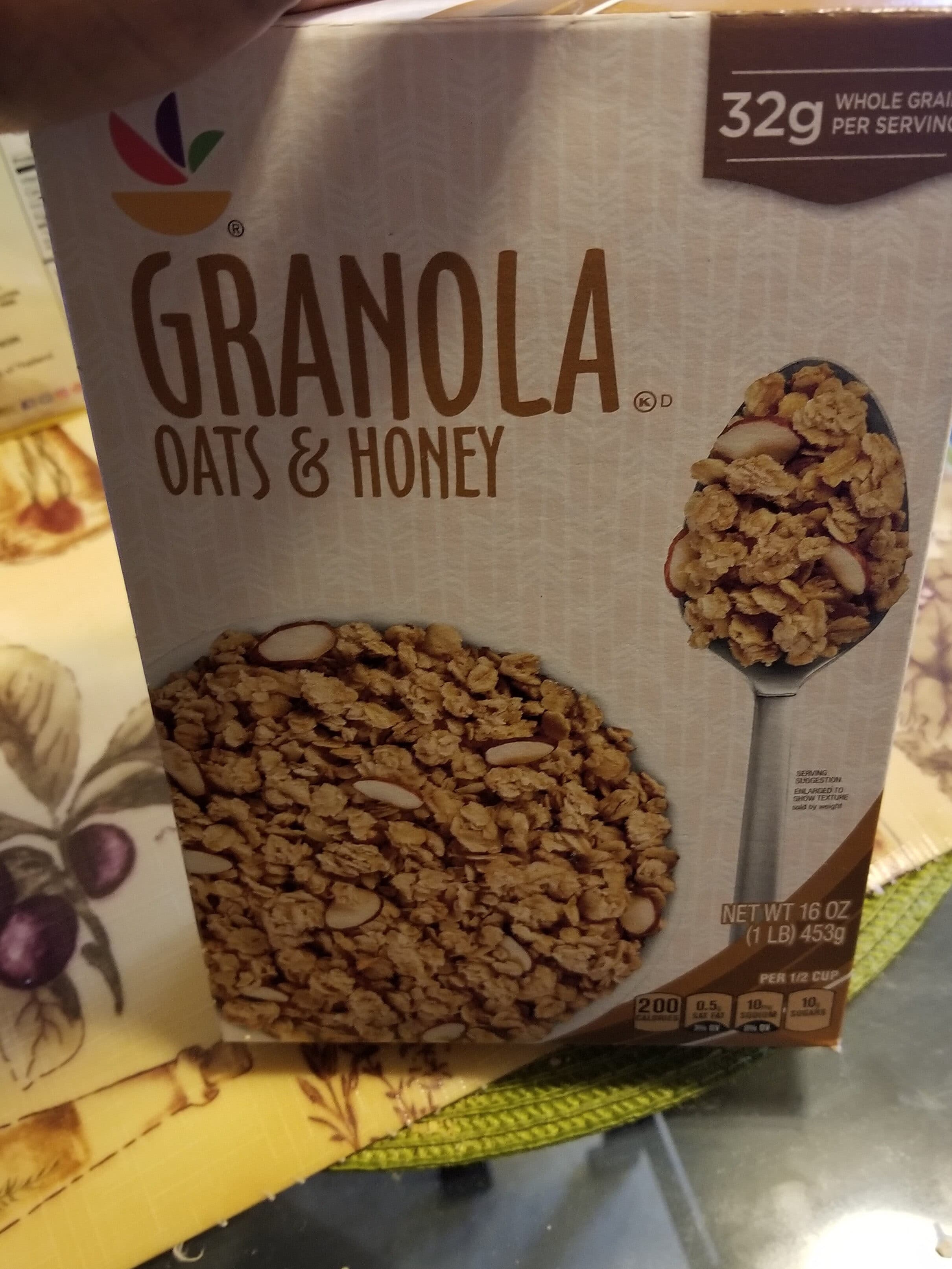 Giant Granola oats & honey packshot