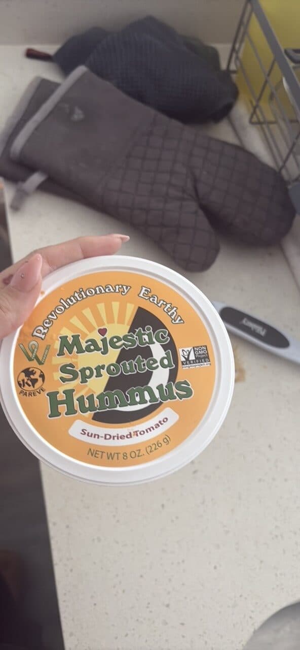 Majestic Sprouted Sun-Dried Tomato Hummus packshot